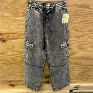 Gray Cargo Pants with Relaxed Fit and Elastic Waistband